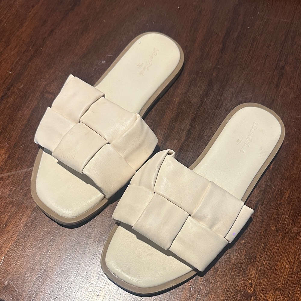 Universal Thread Cream Woven Slide Sandals